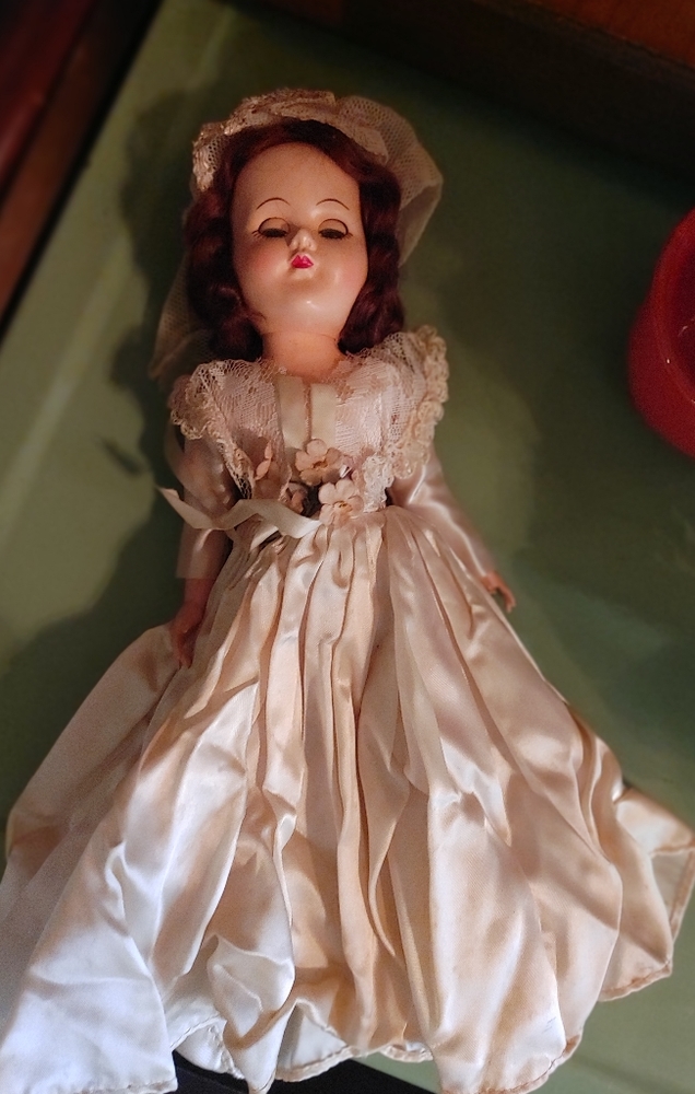 Vintage 1950's hard plastic bride doll. 12". Good condition. Pre-owned.